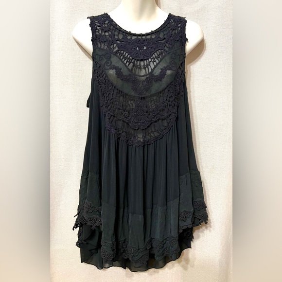 Indigo threads black/green  detailed throughout, mesh upper back button,… - Picture 1 of 10